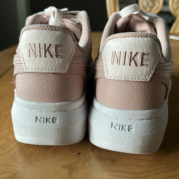 New Nike women’s shoes, light pink, size 7 - Picture 3 of 7